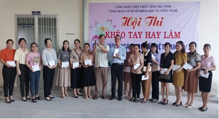 Họp mặt chào mừng ngày Phụ nữ Việt Nam 20-10